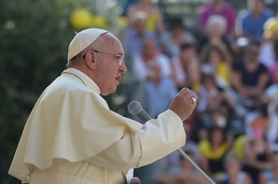 ローマ法王、「カトリック聖職者の2％に小児愛」 伊紙報道