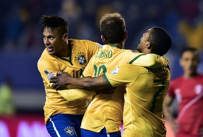 ブラジルがペルーに辛勝、ネイマールが全得点に絡む コパ・アメリカ