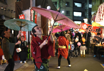 来る年の幸せ願い「納めの歳の市」 東京・薬研堀（やげんぼり）不動尊