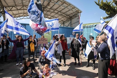 イスラエル人数十人、UNRWA解体求めデモ