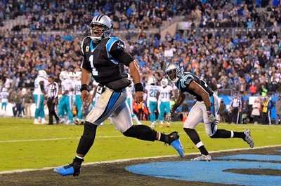 パンサーズが2015年以来の3連勝、QBニュートンが4本のTDパスに成功