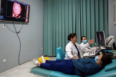 中国で来年　出産の基本無料が実現する見込み