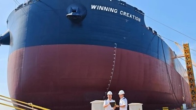 32万5000トン級の超大型鉱石運搬船、大連で引き渡し