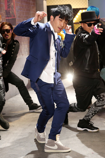 イ・ミヌ、ソロデビュー10周年を記念したアルバムのPV撮影