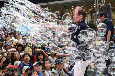 シャボン玉の向こうに笑顔が見える 兄弟ユニット半世紀