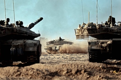 イスラエル軍、ガザ境界付近に軍配備 地上戦への準備進む