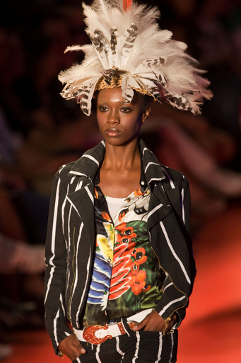 ＜09/10年秋冬サンパウロ・コレクション＞カヴァレラ、セカンド・フロアら新作を発表