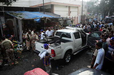 パキスタンで自爆攻撃、大統領側近と他2人が死亡　警察当局