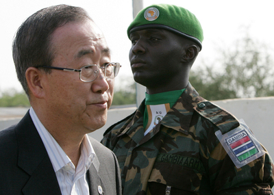 国連事務総長、ダルフールに到着