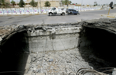 シーア派の葬儀会場で自爆攻撃、11人以上死亡 - イラク