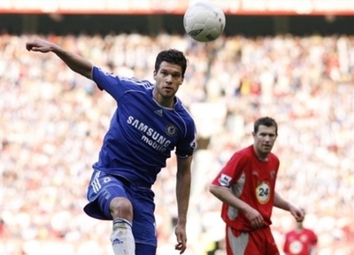 シュスター監督 バラックに興味