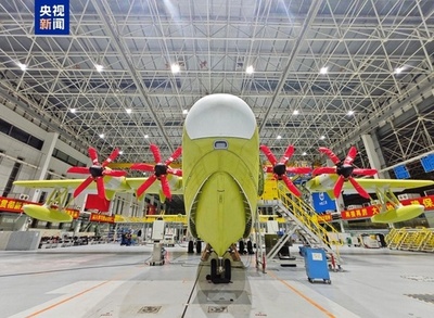 中国独自開発の大型水陸両用機AG600  量産1号機がラインオフ