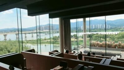 韓国スターバックス、会話禁止の「サイレントルーム」を導入…静寂と瞑想を楽しむ新空間