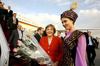 独首相、アルマトイに立ち寄る - カザフスタン