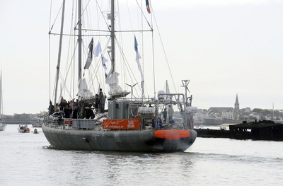 ダーウィンの航海をたどる「タラ号」がフランスを出発