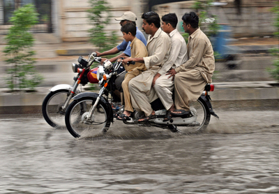 モンスーンの季節迎えたパキスタン、降雨量は平年の30％減