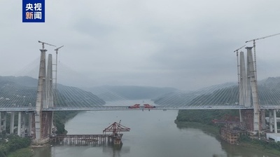 四つの「世界一」を樹立へ 中国南西部の長江大橋の道路橋部分が接合