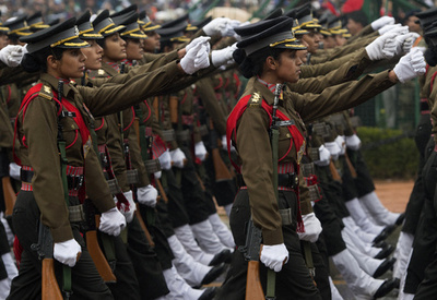 インド、戦闘機パイロットに女性採用へ