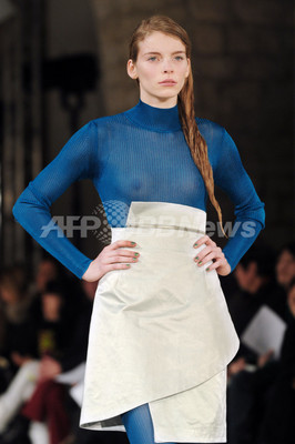 07年春夏パリ オートクチュールコレクション キャシー ピル 新作を発表 フランス 写真8枚 ファッション ニュースならmode Press Powered By Afpbb News