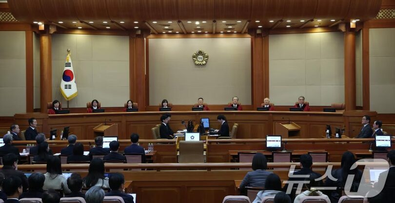 14日午後、憲法裁判所で開かれたユン大統領の弾劾審判初弁論＝共同取材(c)news1