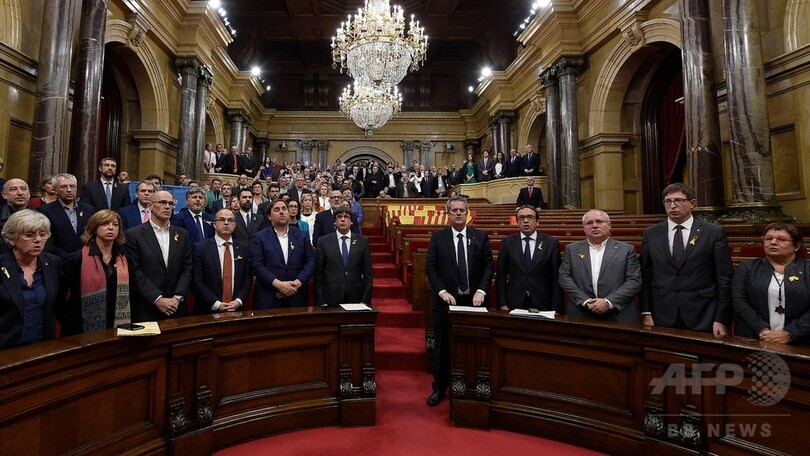 カタルーニャ州議会が独立宣言 スペイン政府、阻止の構え