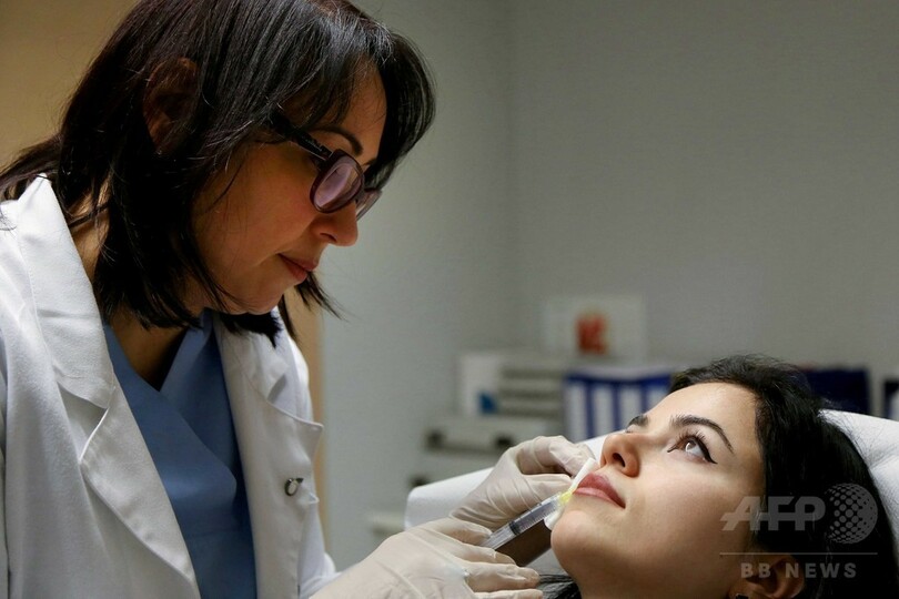 無免許施術や禁止製品も…野放しの「美容整形」 アルバニア 