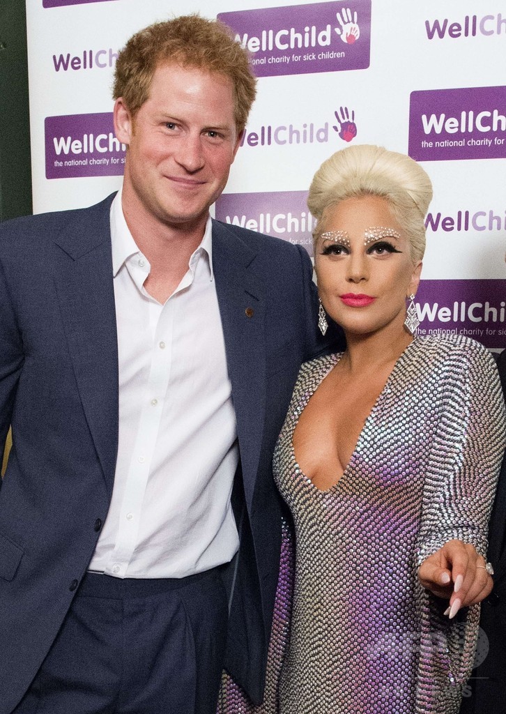 ヘンリー英王子とレディ・ガガら、チャリティーコンサートに登場