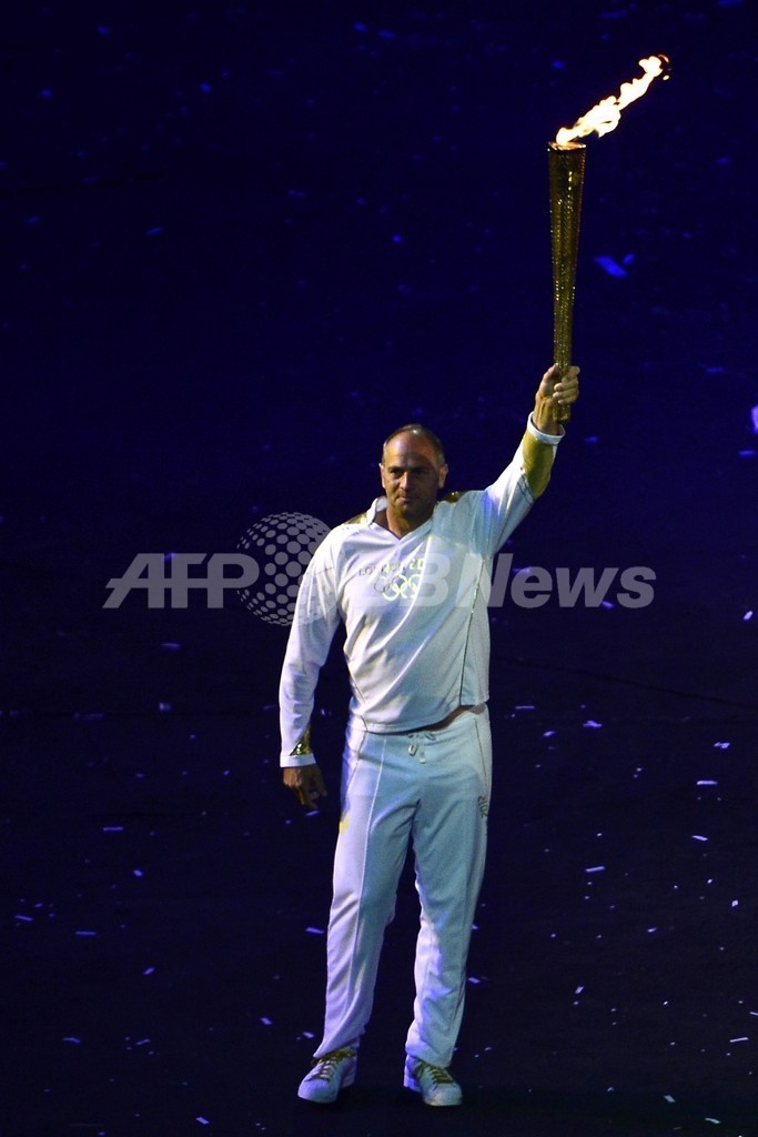 大きな鐘の音で幕開け、ボンドやMr.ビーンも登場 ロンドン五輪が開幕