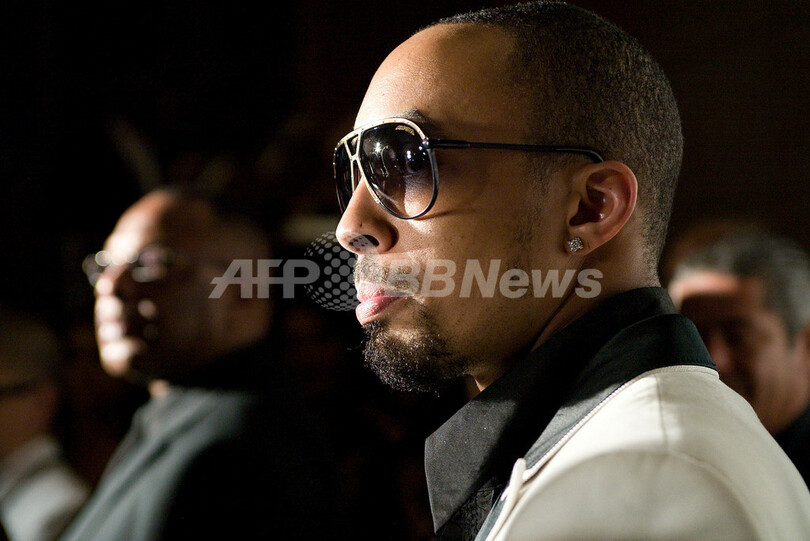 著名音楽プロデューサー、ダラス・オースティン主催の祝宴に著名人らが登場