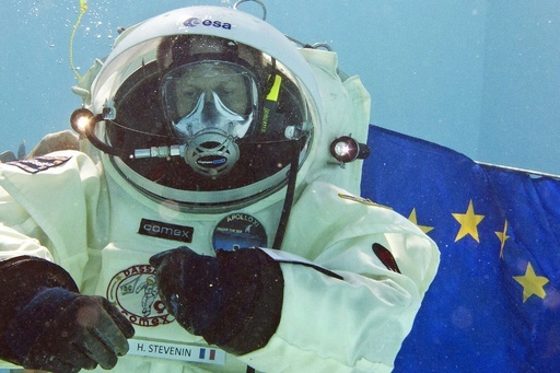 宇宙飛行士の潜水訓練 無重力を疑似体験 写真13枚 国際ニュース Afpbb News