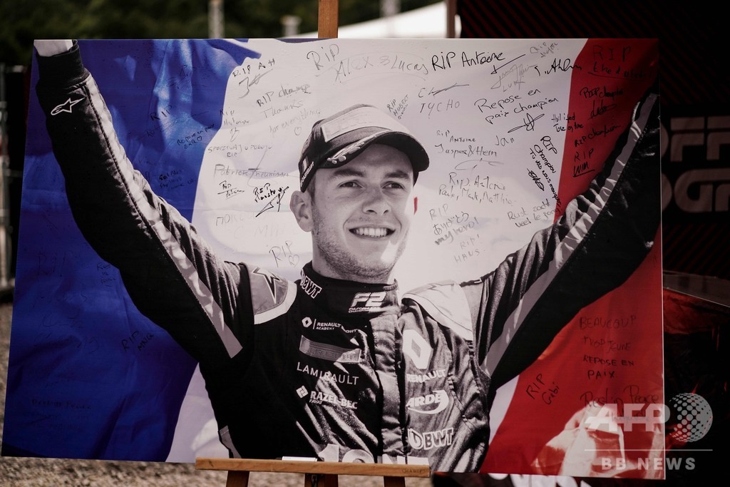 ルノーのリカルド、F2死亡事故でレース棄権考えたと明かす ルノーのリカルド、F2死亡事故でレース棄権考えたと明かす