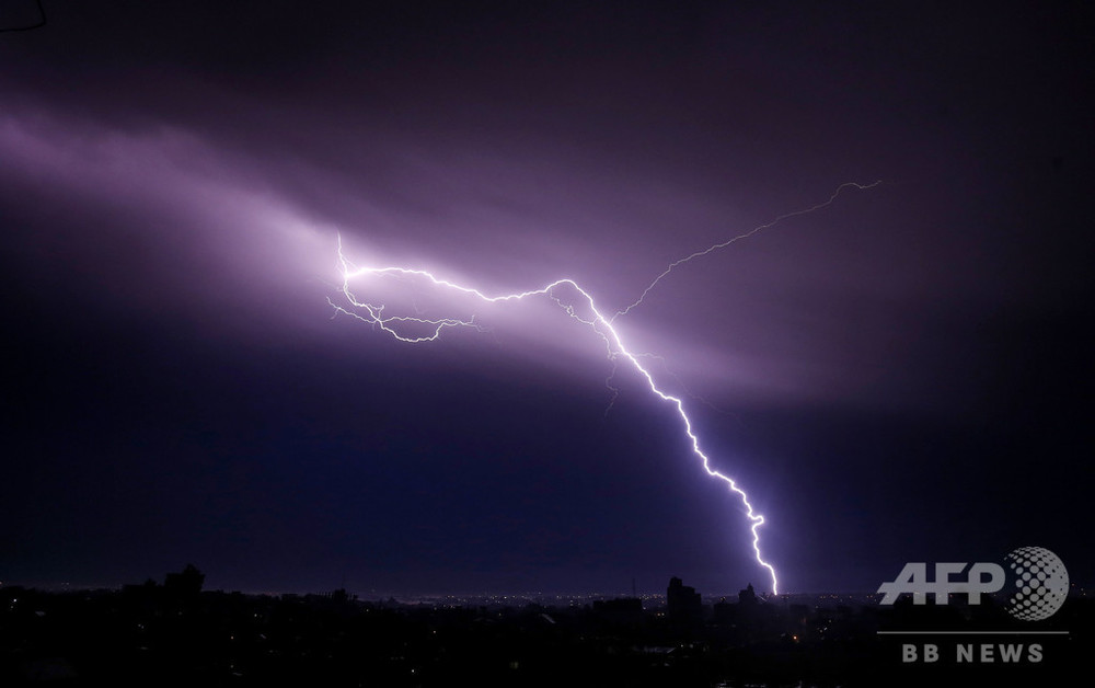 落雷で高圧電線切断、20人死亡 アフリカ・コンゴ共和国 写真1枚 国際