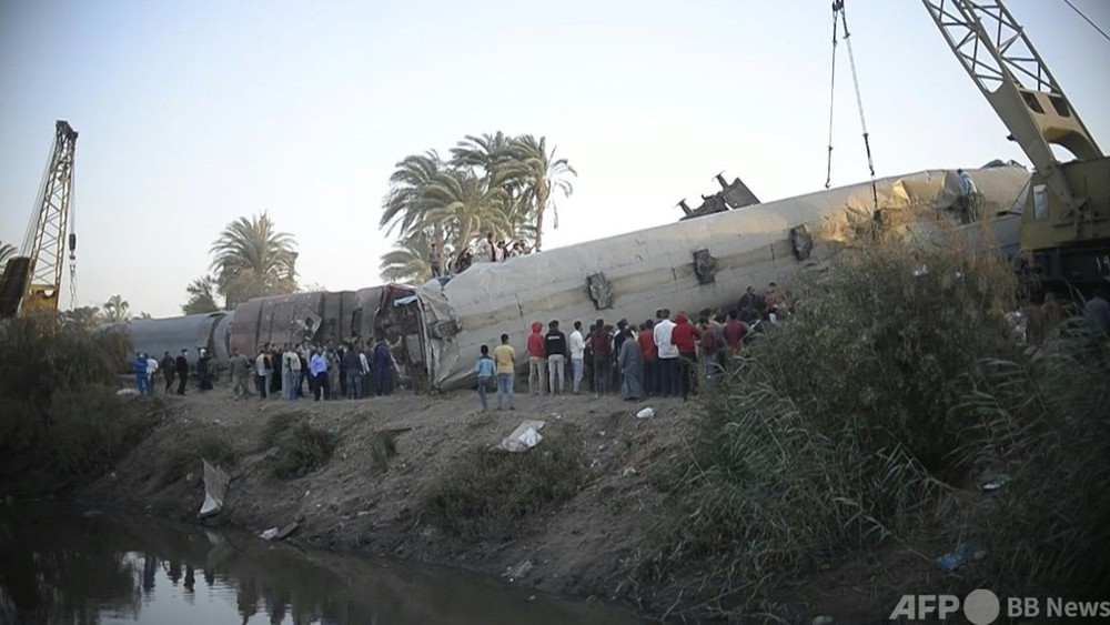 動画：エジプト列車事故 死者19人、負傷者185人に