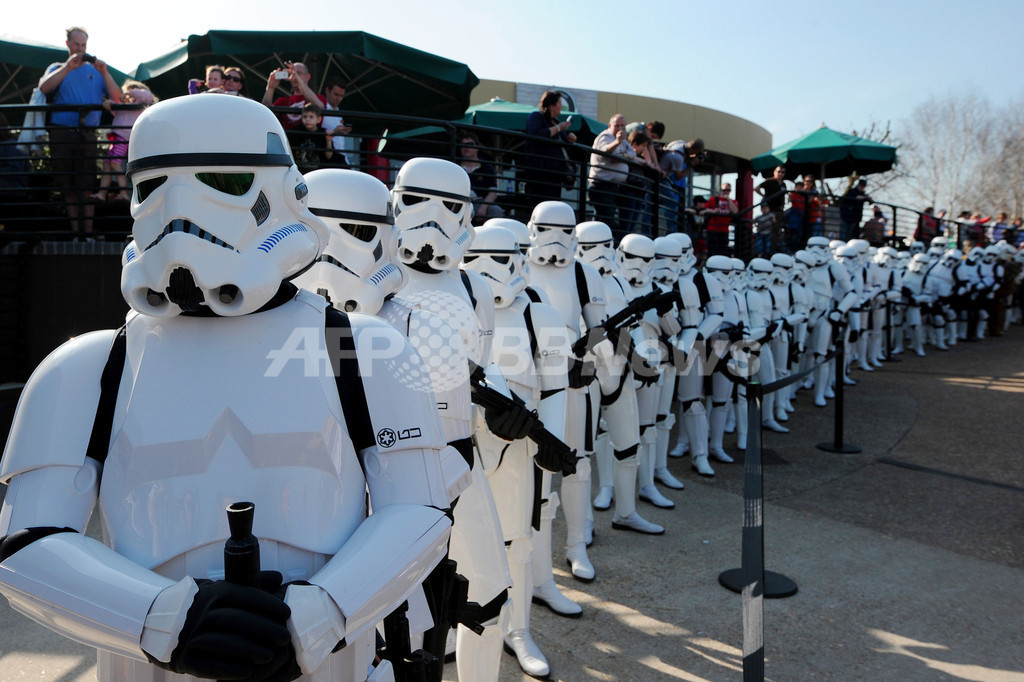 「スター・ウォーズ」新作の公開日決定、2015年12月18日