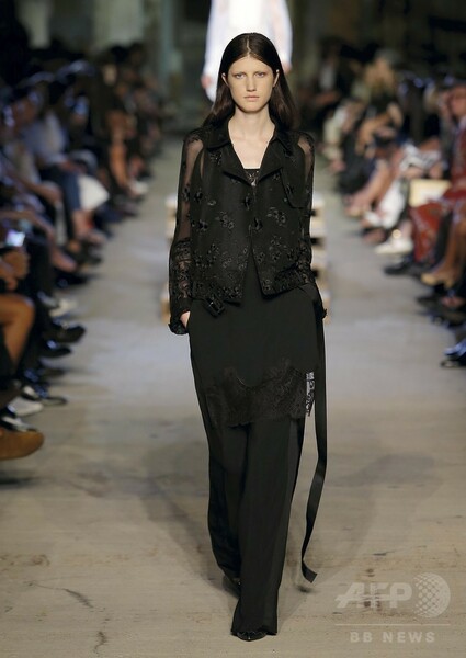 「ジバンシィ」16年春夏コレクション