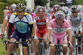 第92回ジロ・デ・イタリア（%%2009 Giro d&apos;Italia%%）第7ステージ（インスブルックからキアヴェンナ、244キロメートル）。チームコロンビア-ハイロード（%%Team Columbia-High Road%%）のエドヴァルド・ボアッソン（%%Edvald Boasson Hagen%%、ノルウェー）が、5時間56分53秒を記録してステージ優勝を飾った。写真は第7ステージに臨むLPRブレイクス・ファルネーゼヴィーニ（%%LPR Brakes - Farnese Vini%%）のダニーロ・ディルーカ（%%Danilo Di Luca%%、右）とアスタナ（%%Astana%%）のランス・アームストロング（%%Lance Armstrong%%）。（2009年5月15日撮影）(c)AFP/DAMIEN MEYER