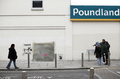 英国のグラフィティ（落書き）アーティスト、バンクシー（Banksy）氏がロンドン（London）市内の壁に描いた絵が、米国で競売にかけられることが分かったが、怒った住民たちの抗議によって競売への出品は中止されたと、地元自治体が24日、明らかにした。

写真は、バンクシー氏の壁画が持ち去られた後の壁（2013年2月23日撮影）。(c)AFP/JUSTIN TALLIS