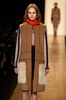 米ニューヨーク市内で発表された「BCBG マックス・アズリア」15/16年秋冬コレクション（2015年2月12日撮影）。(c)AFP/Getty Images/Frazer Harrison