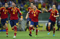 サッカーコンフェデレーションズカップ2013（Confederations Cup 2013）は27日、フォルタレーザ（Fortaleza）で準決勝が行われ、スペインが7-6でイタリアとのPK戦を制し、ブラジルとの決勝に進出した。

試合に勝利し歓喜するスペインの選手（2013年6月27日撮影）。(c)AFP/YURI CORTEZ