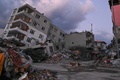 トルコ・サマンダグの倒壊した建物（2023年2月21日撮影）。(c)BULENT KILIC / AFP