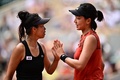 全仏オープンテニス、女子ダブルス決勝。試合に臨む謝淑薇（左）/王欣瑜組（2023年6月11日撮影）。(c)JULIEN DE ROSA / AFP