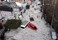 メキシコ・ハリスコ州グアダラハラ東部で、ひょうに埋もれた車両（2019年6月30日撮影）。(c)ULISES RUIZ / AFP