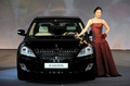 韓国・ソウル（Seoul）で、現代自動車（Hyundai Motor）が発表した高級セダンの新型「エクウス（Equus）」（2009年3月11日撮影）。(c)AFP/JUNG YEON-JE