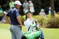 男子ゴルフのメジャー第1戦、第87回マスターズ・トーナメントのパー3コンテストに妻と参加するスコッティ・シェフラー（2023年4月5日撮影）。(c)Patrick Smith/Getty Images/AFP