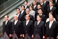 東京都内の首相官邸で、写真撮影に臨む石破茂新内閣の閣僚（2024年10月1日撮影）。(c)Rodrigo Reyes Marin / POOL / AFP