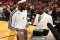 米プロバスケットボール協会（NBA）は5日、12-13レギュラーシーズンの最優秀選手（MVP）を発表し、マイアミ・ヒート（Miami Heat）のレブロン・ジェームズ（LeBron James）を選出した。

ここでは同選手の12-13レギュラーシーズンを写真で振り返る。

試合後にドウェイン・ウェイド（Dwyane Wade、右）のインタビューを受けるレブロン・ジェームズ（2013年3月24日撮影）。(c)AFP/Getty Images/NBAE/Issac Baldizon