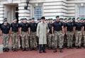 英ロンドンのバッキンガム宮殿で行われた海兵隊パレードに出席したフィリップ殿下（2017年8月2日撮影）。(c)AFP/Yui Mok