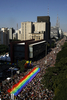 2007年6月10日、サンパウロ（%%Sao Paulo%%）のパウリスタ通り 
（%%Paulista Avenue%%）に集まったゲイ・パレードの参加者。(c)AFP/Daniel Kfouri