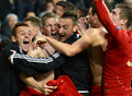 サッカー欧州チャンピオンズリーグ2011-12（UEFA Champions League 2011-12）準決勝第2戦、レアル・マドリード（Real Madrid）対バイエルン・ミュンヘン（Bayern Munich）。PK戦の末に決勝進出を決め、歓喜するバイエルン・ミュンヘンの選手（2012年4月25日撮影）。(c)AFP/CHRISTOF STACHE