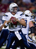 パスコースを探すチャージャーズのフィリップ・リバース（%%Philip Rivers%%）。(c)AFP/Getty Images Dilip Vishwanat
